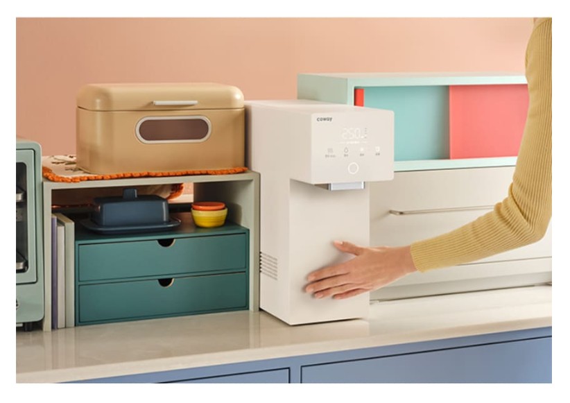 코웨이 아이콘3 정수기 렌탈 설치 후 깨끗한 물을 마시는 일상